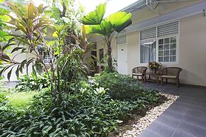 RedDoorz near Gondangdia Station