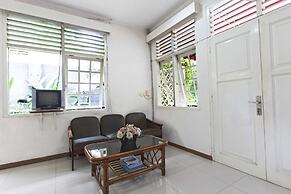 RedDoorz near Gondangdia Station