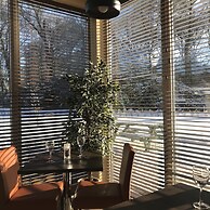 The Lodge At Perth Racecourse