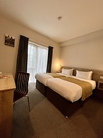 The Lodge At Perth Racecourse