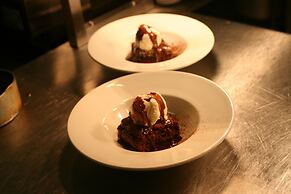 The Lodge At Perth Racecourse