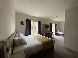 The Lodge At Perth Racecourse