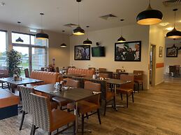 The Lodge At Perth Racecourse