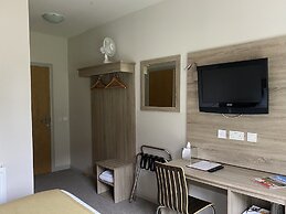 The Lodge At Perth Racecourse