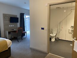 The Lodge At Perth Racecourse