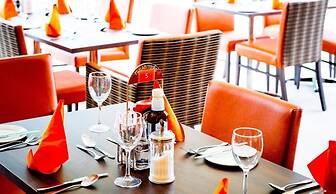 The Lodge At Perth Racecourse