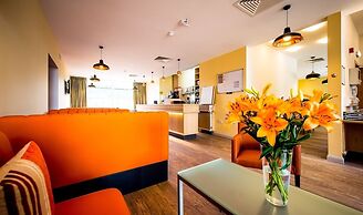 The Lodge At Perth Racecourse