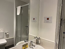 The Lodge At Perth Racecourse