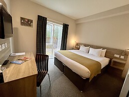 The Lodge At Perth Racecourse