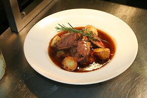 The Lodge At Perth Racecourse