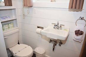 Echo Motel & Oceanfront Cottages