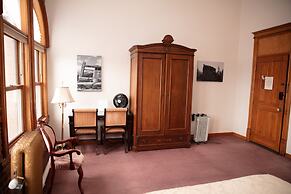 Victor Hotel