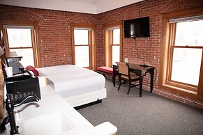 Victor Hotel