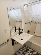 Victor Hotel