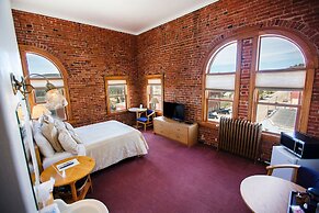 Victor Hotel
