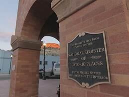 Victor Hotel