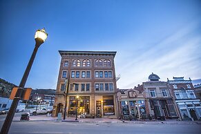 Victor Hotel
