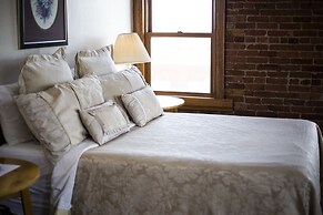 Victor Hotel