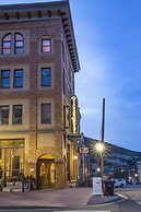 Victor Hotel