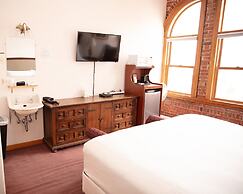 Victor Hotel