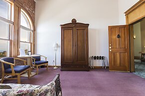 Victor Hotel