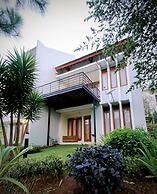 De Reiz Villa Mawar Syariah