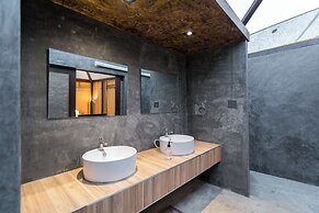 Anurak Community Lodge