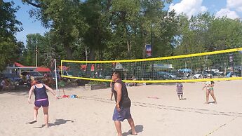 Balm Beach Resort & Motel