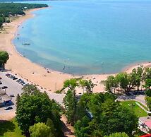 Balm Beach Resort & Motel