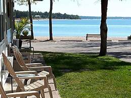 Balm Beach Resort & Motel