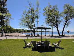 Balm Beach Resort & Motel