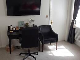 The Fitzrovia Belle Hotel