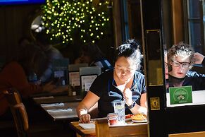 The Fitzrovia Belle Hotel