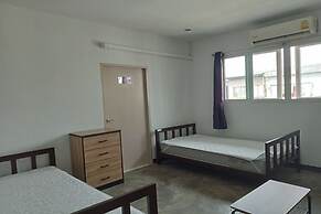 Sleep Dee Hostel