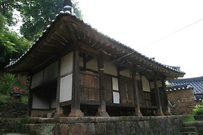 Yi Jin-rae's Historic House