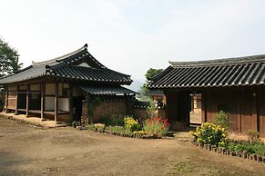 Yi Jin-rae's Historic House