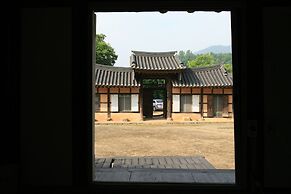Yi Jin-rae's Historic House