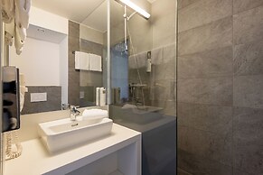 Hwest Hotel Hall
