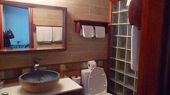 Playa Bluff Hotel