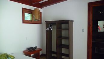 Playa Bluff Hotel