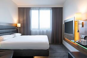 Moxy Aberdeen Airport