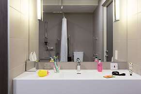 Moxy Aberdeen Airport