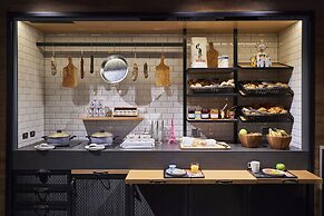 Moxy Aberdeen Airport