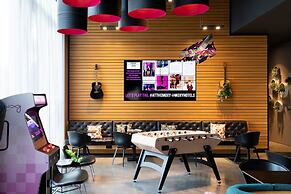 Moxy Aberdeen Airport