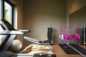 Moxy Aberdeen Airport