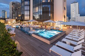 Hyatt Centric Waikiki Beach