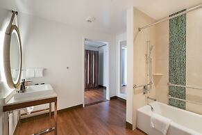 Hyatt Centric Waikiki Beach