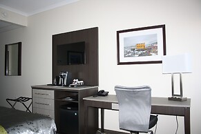 Crossroads Inn & Suites