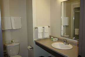 Crossroads Inn & Suites