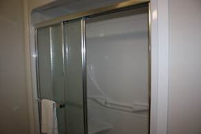 Crossroads Inn & Suites